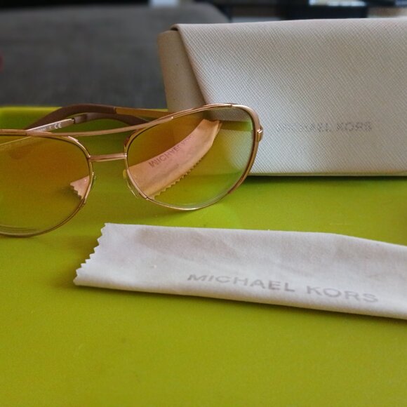 Michael kors polarized sunglasses - Picture 2 of 2